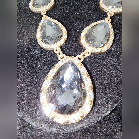 Elegant Silver and Gold Teardrop Necklace - Picture 3 of 4